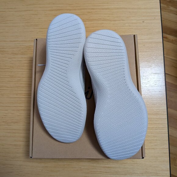 NEW Allbirds Tree Runner Women's Size 9 Silver Light Gray - Picture 2 of 4